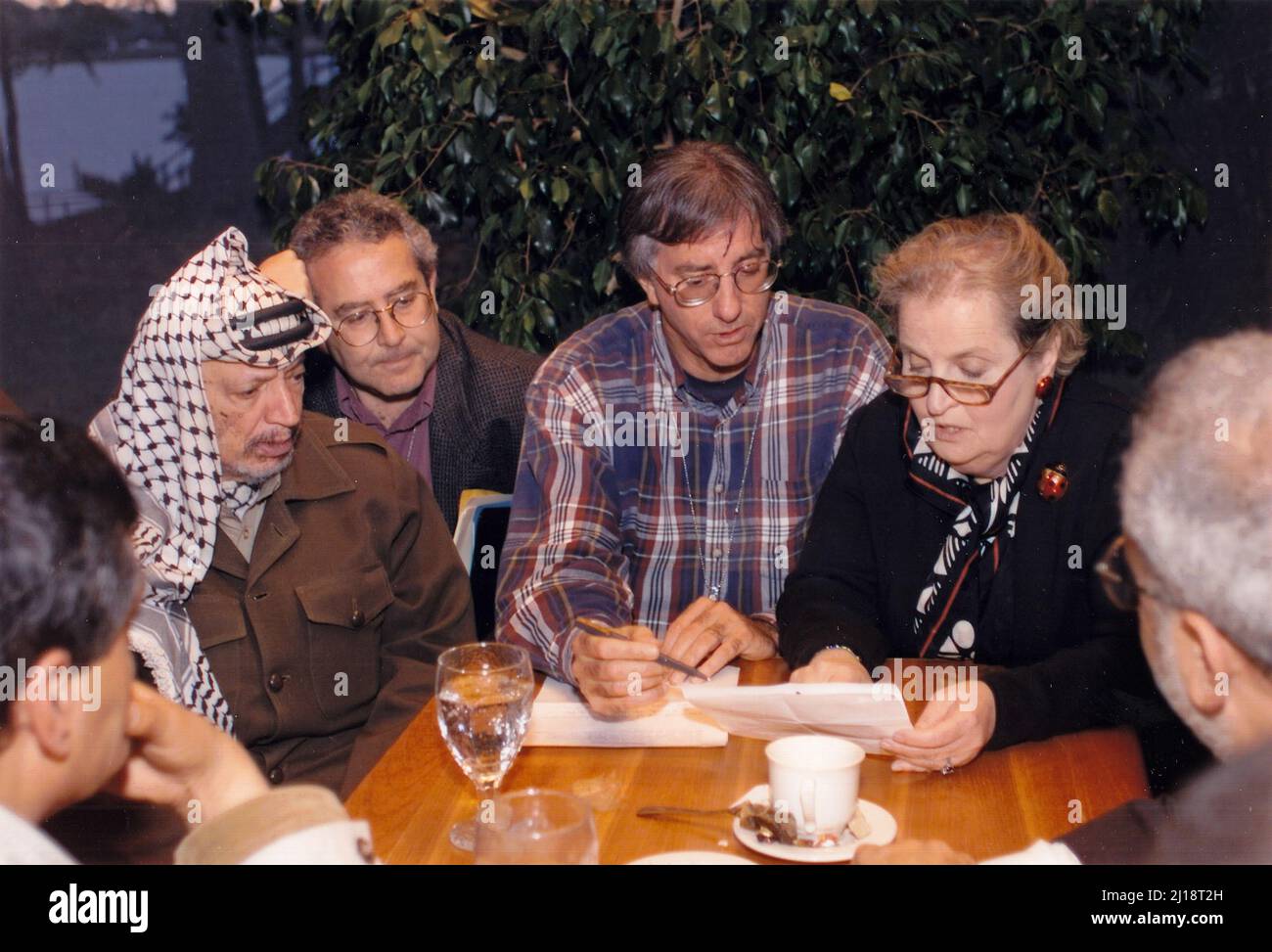 United States Secretary of State Madeleine Albright examines a document with Palestinian leader Yasser Arafat at the Wye River Plantation where peace talks continue between Israeli Prime Minister Benjamin Netanyahu and Arafat at the secluded Maryland site, Thursday, October 22, 1998. From left to right: Chairman Arafat, Gamal Helal, The Interpreter, Ambassador Dennis Ross, and Secretary Albright.Mandatory Credit: White House via CNP/Sipa USA Credit: Sipa USA/Alamy Live News Stock Photo
