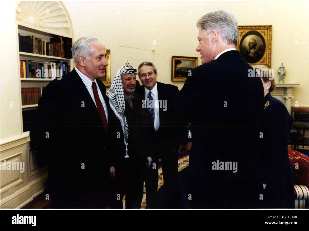 United States President Bill Clinton meets with Prime Minister Binyamin Netanyahu and Palestinian Authority Chairman Yasser Arafat in the Oval Office in the White House in Washington, DC on Thursday, October 15, 1998. Pictured from left to right: Prime Minister Netanyahu; Chairman Arafat; Gamal Helal, the Interpreter; President Clinton; Secretary of State Madeleine Albright.Mandatory Credit: Barbara Kinney/White House via CNP/Sipa USA Credit: Sipa USA/Alamy Live News Stock Photo