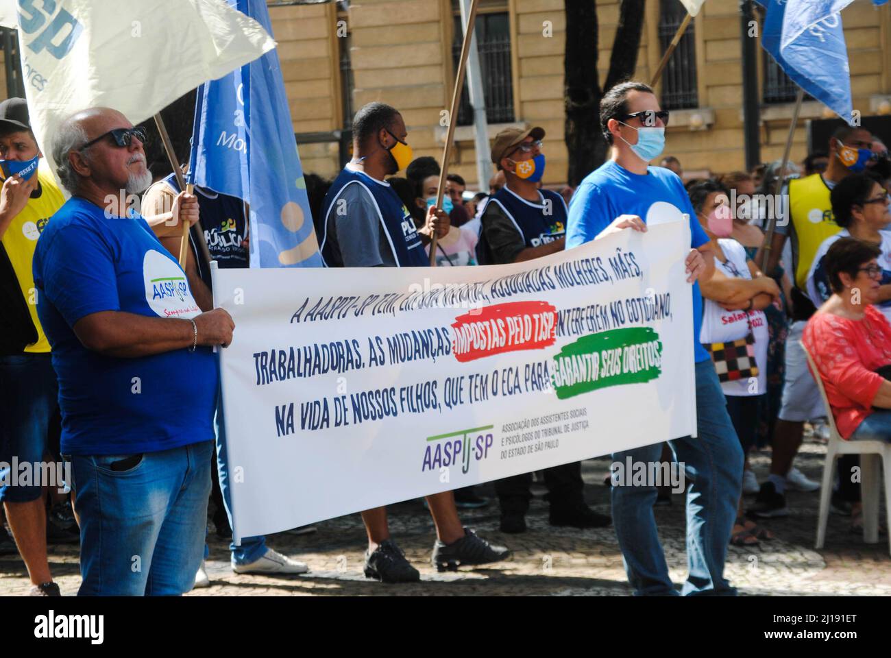 Sao Paulo, Sao Paulo, Brasil. 23rd Mar, 2022. (INT) Servants of the Sao Paulo Court of Justice protest in Joao Mendes square for better wages. March 23, 2022, Sao Paulo, Brazil: Servants of the Sao Paulo Court of Justice during an act of stoppage and indicative of a strike in Joao Mendes square, Sao Paulo downtown, on Wednesday (23). Category claims replacement of salary losses of 37, 47% and increases in benefits such as health insurance, food and transportation allowances. (Credit Image: © Adeleke Anthony Fote/TheNEWS2 via ZUMA Press Wire) Stock Photo