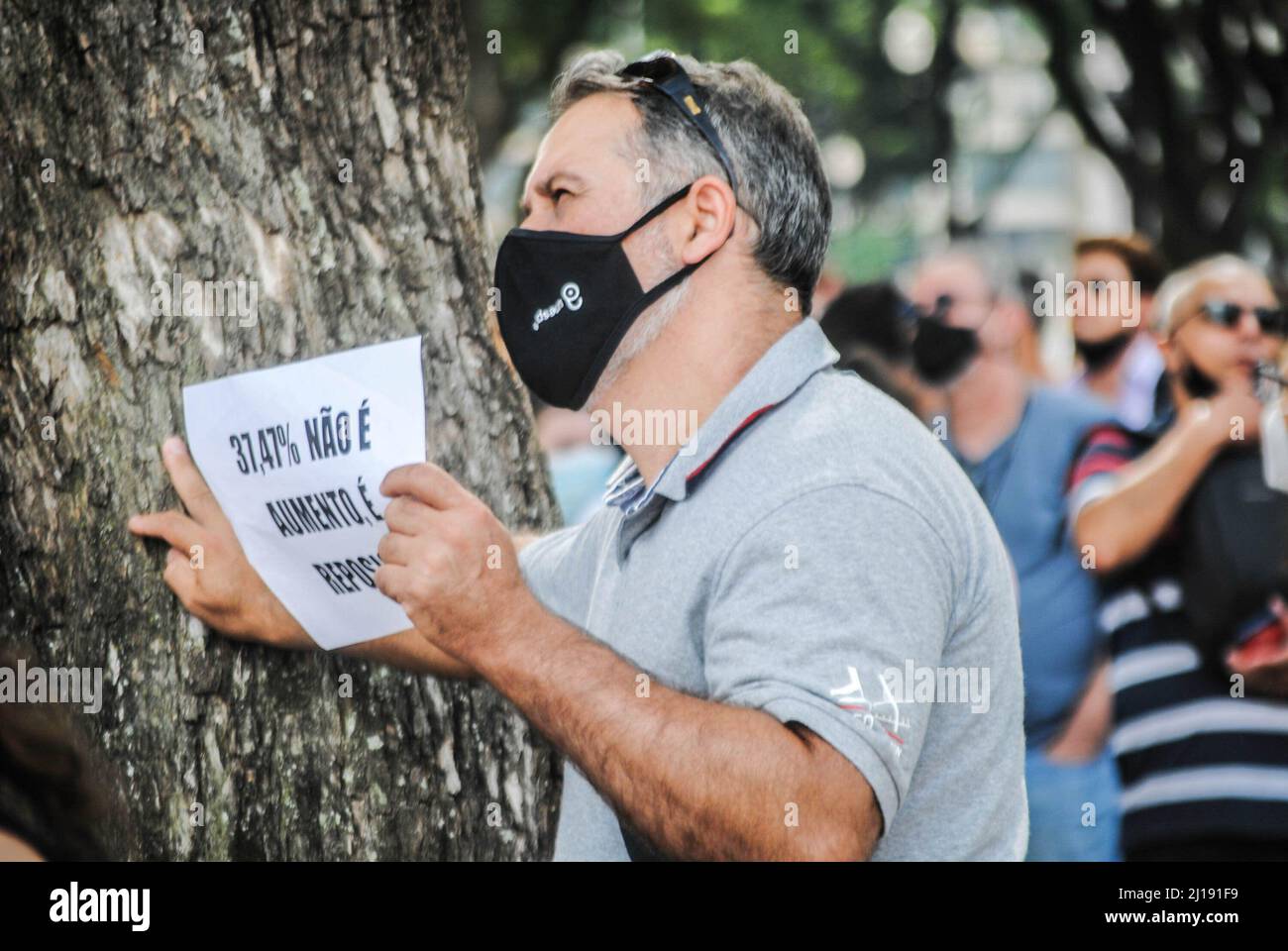 Sao Paulo, Sao Paulo, Brasil. 23rd Mar, 2022. (INT) Servants of the Sao Paulo Court of Justice protest in Joao Mendes square for better wages. March 23, 2022, Sao Paulo, Brazil: Servants of the Sao Paulo Court of Justice during an act of stoppage and indicative of a strike in Joao Mendes square, Sao Paulo downtown, on Wednesday (23). Category claims replacement of salary losses of 37, 47% and increases in benefits such as health insurance, food and transportation allowances. (Credit Image: © Adeleke Anthony Fote/TheNEWS2 via ZUMA Press Wire) Stock Photo