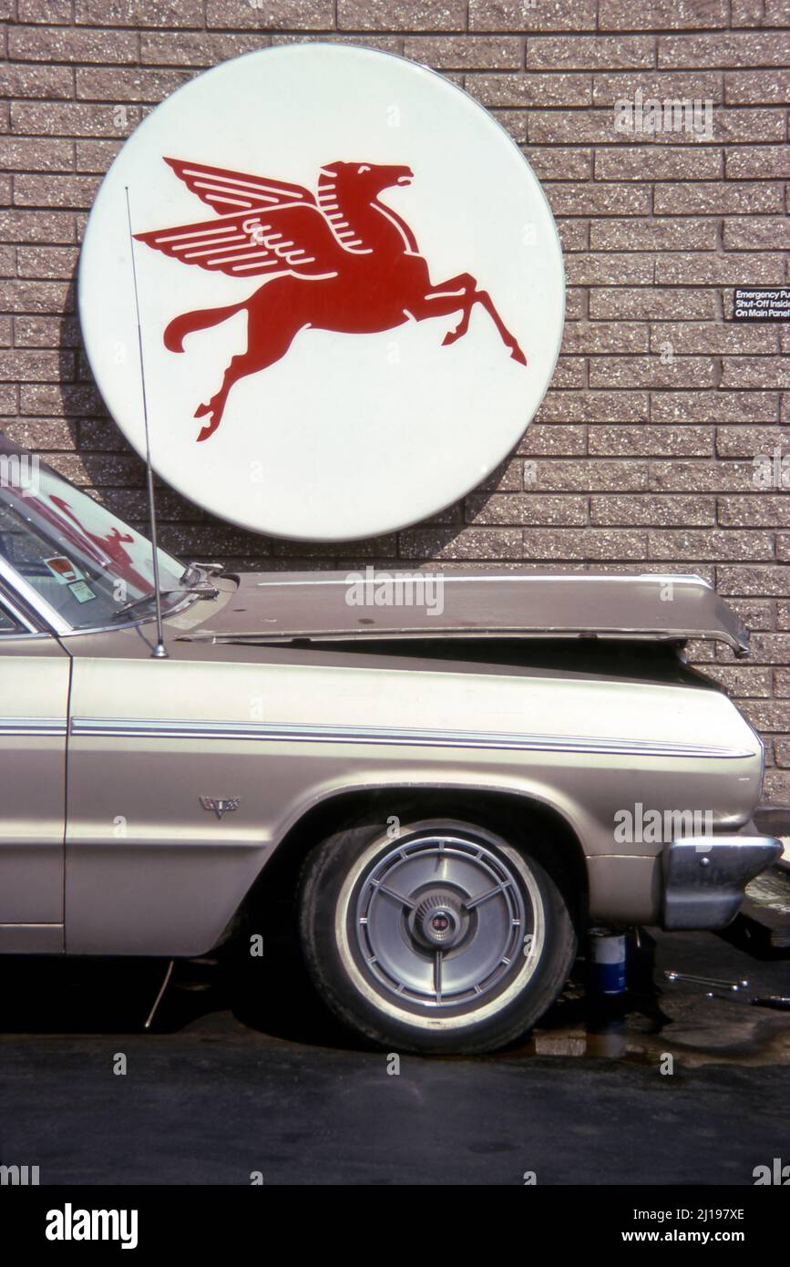 Mobil gas station hires stock photography and images Alamy