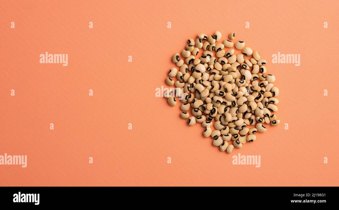 Organic dried blackeyed beans Vigna unguiculata Stock Photo Alamy