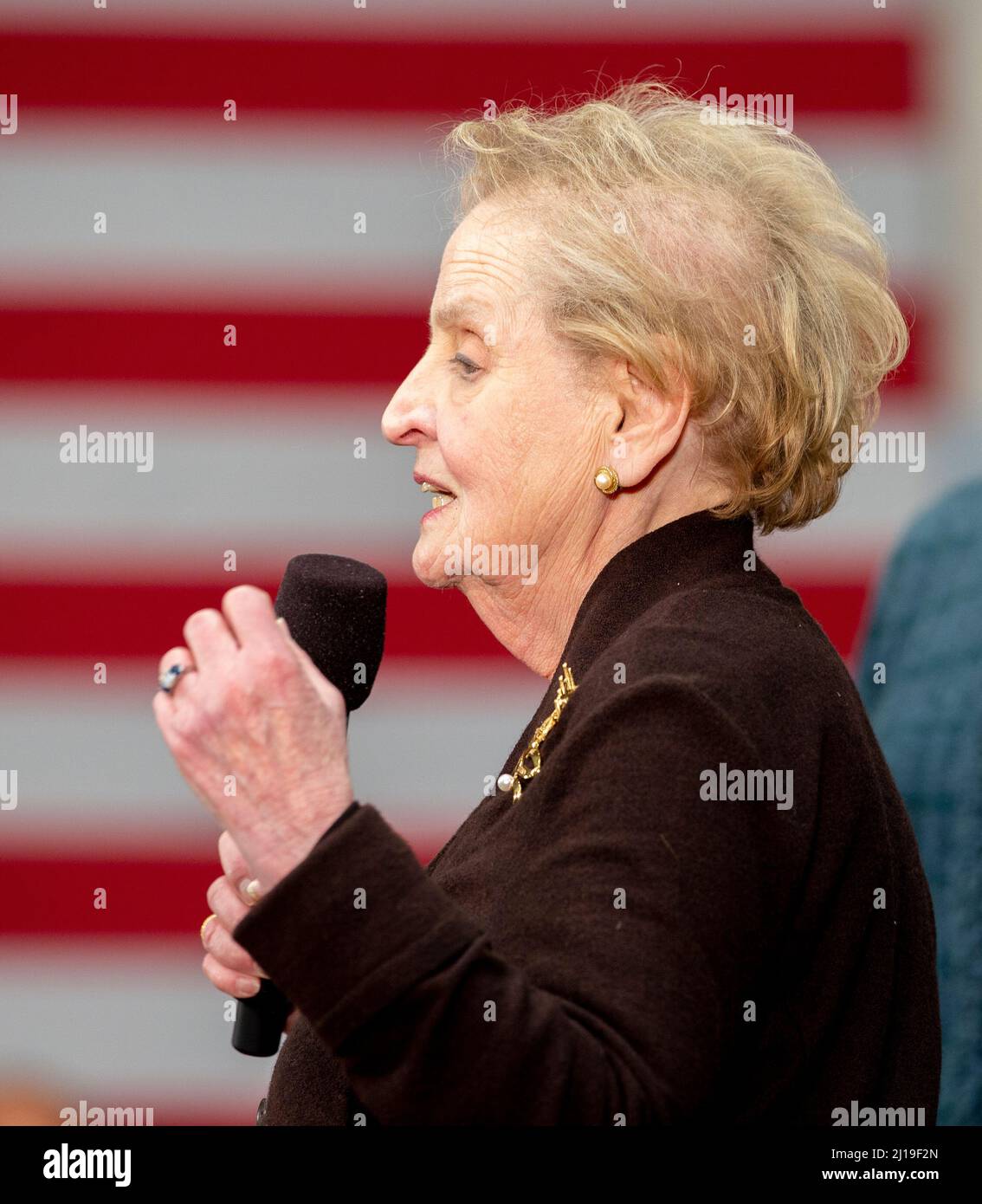 February 6, 2016, Concord, New Hampshire, USA: Former U.S. Secretary of State Madeline Albright campaigns for U.S. Democratic presidential candidate Hillary Clinton at a campaign rally in Concord, New Hampshire on February 6, 2016. Albright dies at age 84 on March 23, 2022. Credit: Keiko Hiromi/AFLO/Alamy Live News Stock Photo