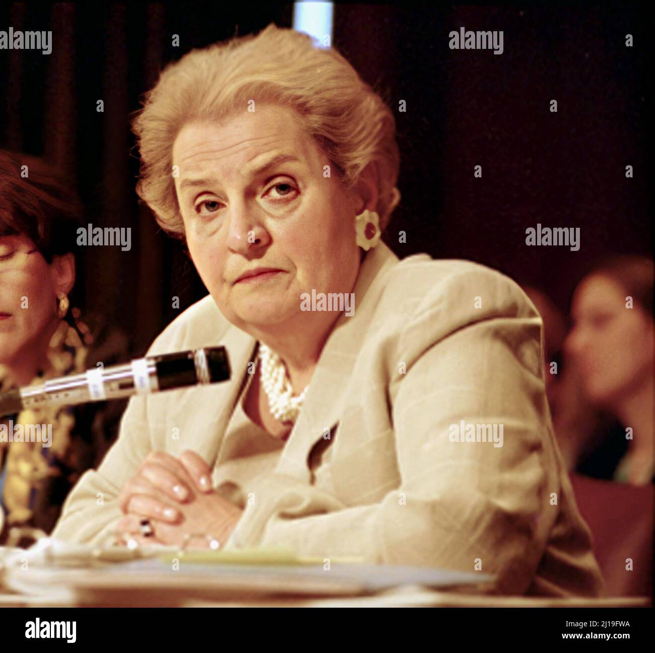 1997 , 10 june , Washington , USA : The american politician MADELEINE Korbel ALBRIGHT ( Marie Jana Korbelova , 1937 - 2022 ), was an American diplomat who served as the 64th United States Secretary of State from 1997 to 2001 under President Bill Clinton . She was the first female secretary of state in U.S. history.  In this photo Madeleine Albright testifies before the Senate Finance Committee on China's Most-Favored-Nation status .  Photo by White House Official Staff photographer Scott J. Ferrell .-  Segratario di stato donna alla Presidenza degli Stati Uniti d'America -  STATI UNITI AMERICA Stock Photo