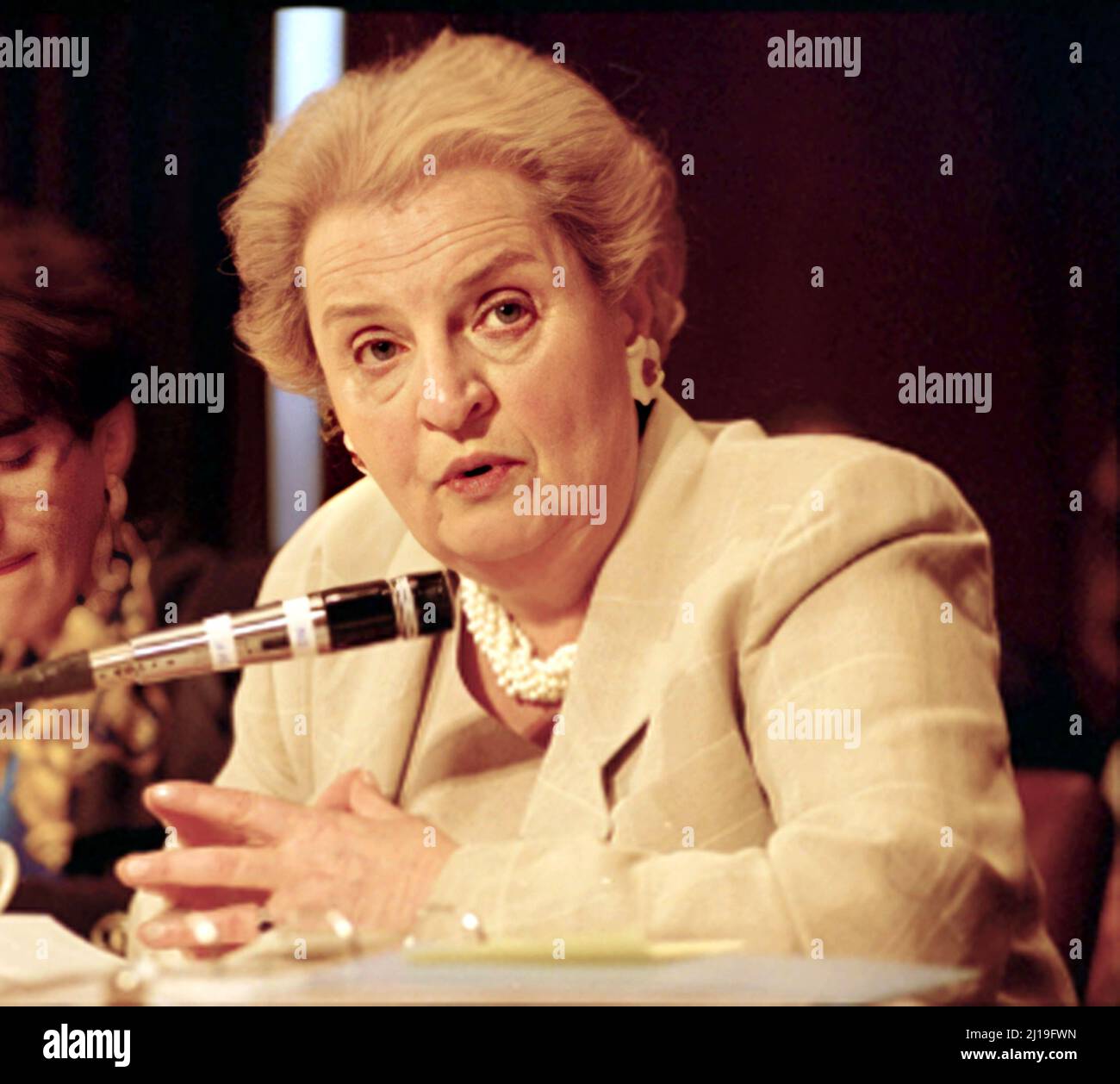 1997 , 10 june , Washington , USA : The american politician MADELEINE Korbel ALBRIGHT ( Marie Jana Korbelova , 1937 - 2022 ), was an American diplomat who served as the 64th United States Secretary of State from 1997 to 2001 under President Bill Clinton . She was the first female secretary of state in U.S. history.  In this photo Madeleine Albright testifies before the Senate Finance Committee on China's Most-Favored-Nation status .  Photo by White House Official Staff photographer Scott J. Ferrell .-  Segratario di stato donna alla Presidenza degli Stati Uniti d'America -  STATI UNITI AMERICA Stock Photo