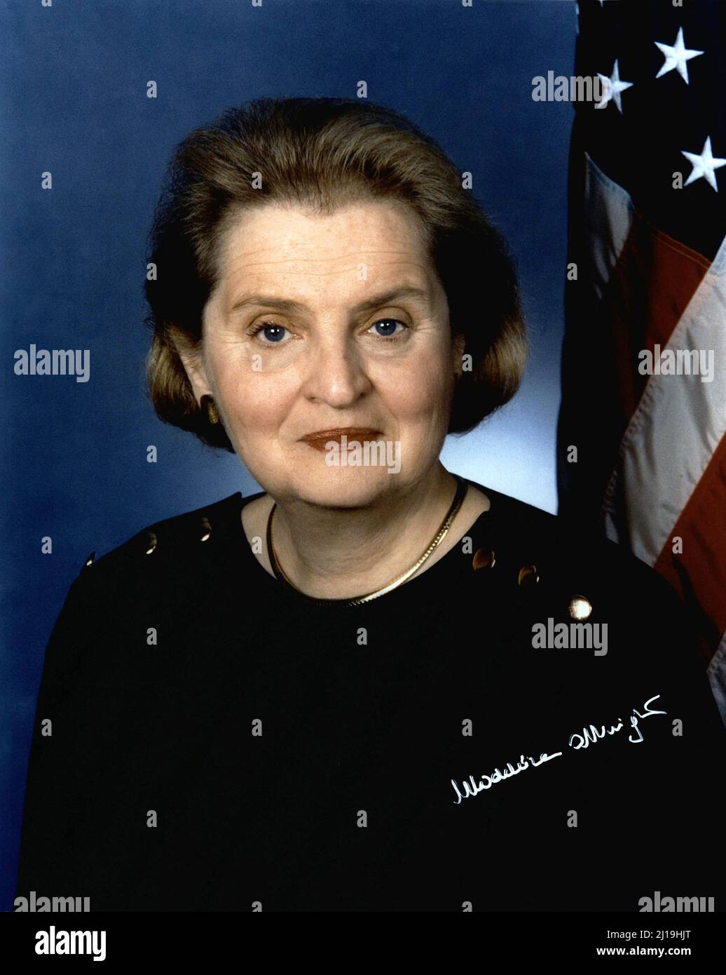 1994 ca ,  Washington , USA : The american politician MADELEINE Korbel ALBRIGHT ( Marie Jana Korbelova , 1937 - 2022 ), was an American diplomat who served as the 64th United States Secretary of State from 1997 to 2001 under President Bill Clinton . She was the first female secretary of state in U.S. history.  In this photo the official portrait by Official Staff photographer of White House for United States Department of State . -  Segratario di stato donna alla Presidenza degli Stati Uniti d'America -  STATI UNITI AMERICA - POLITICO -  DONNA POLITICA - POLITIC  --- Archivio GBB Stock Photo