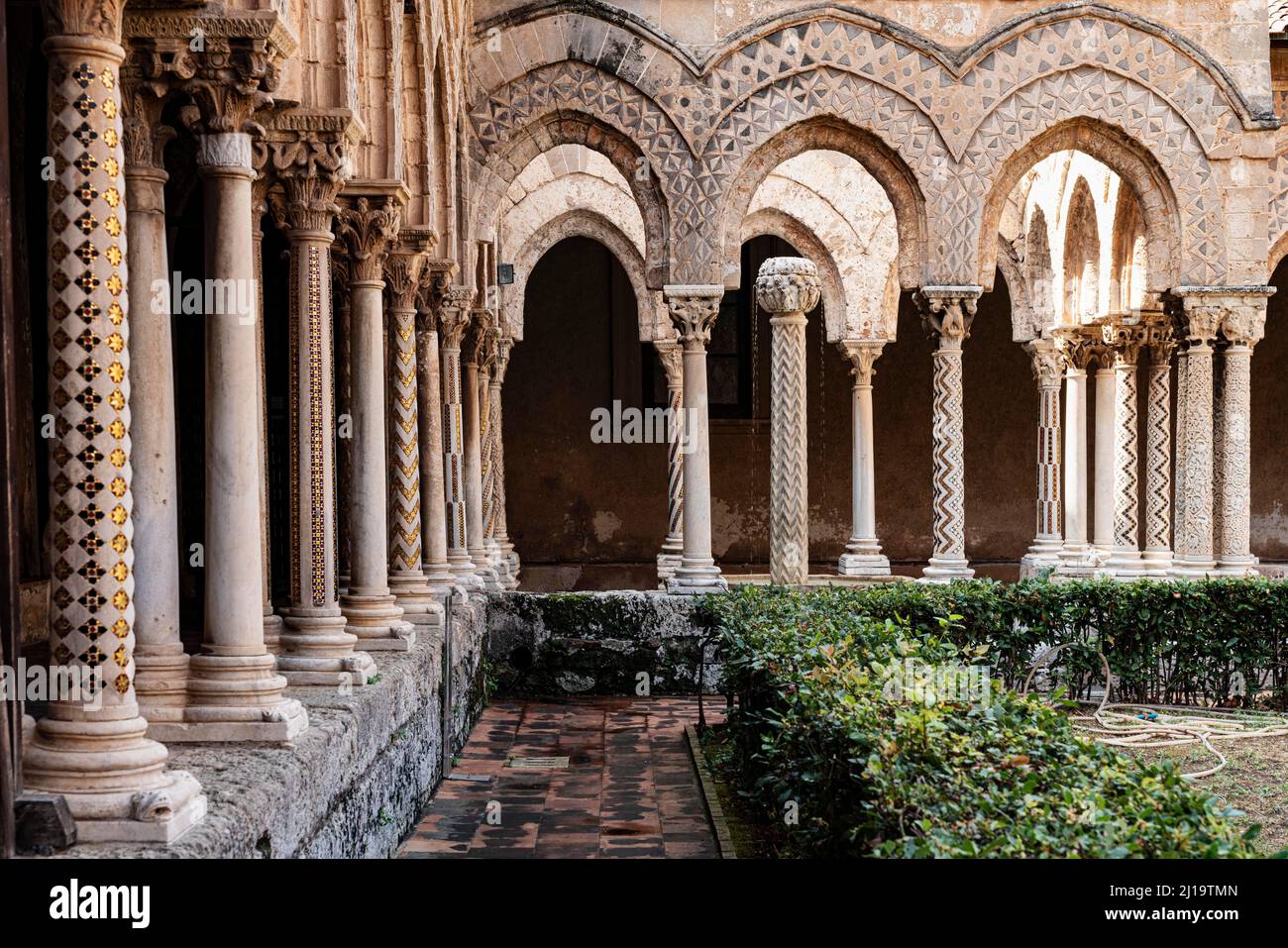 Cloister with columns, Monreale Cathedral, Duomo di Monreale, near Palermo,  Sicily, Italy Stock Photo - Alamy
