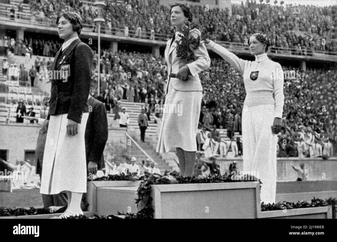 Fencing, the winners in foil fencing at the ceremony in the Olympic