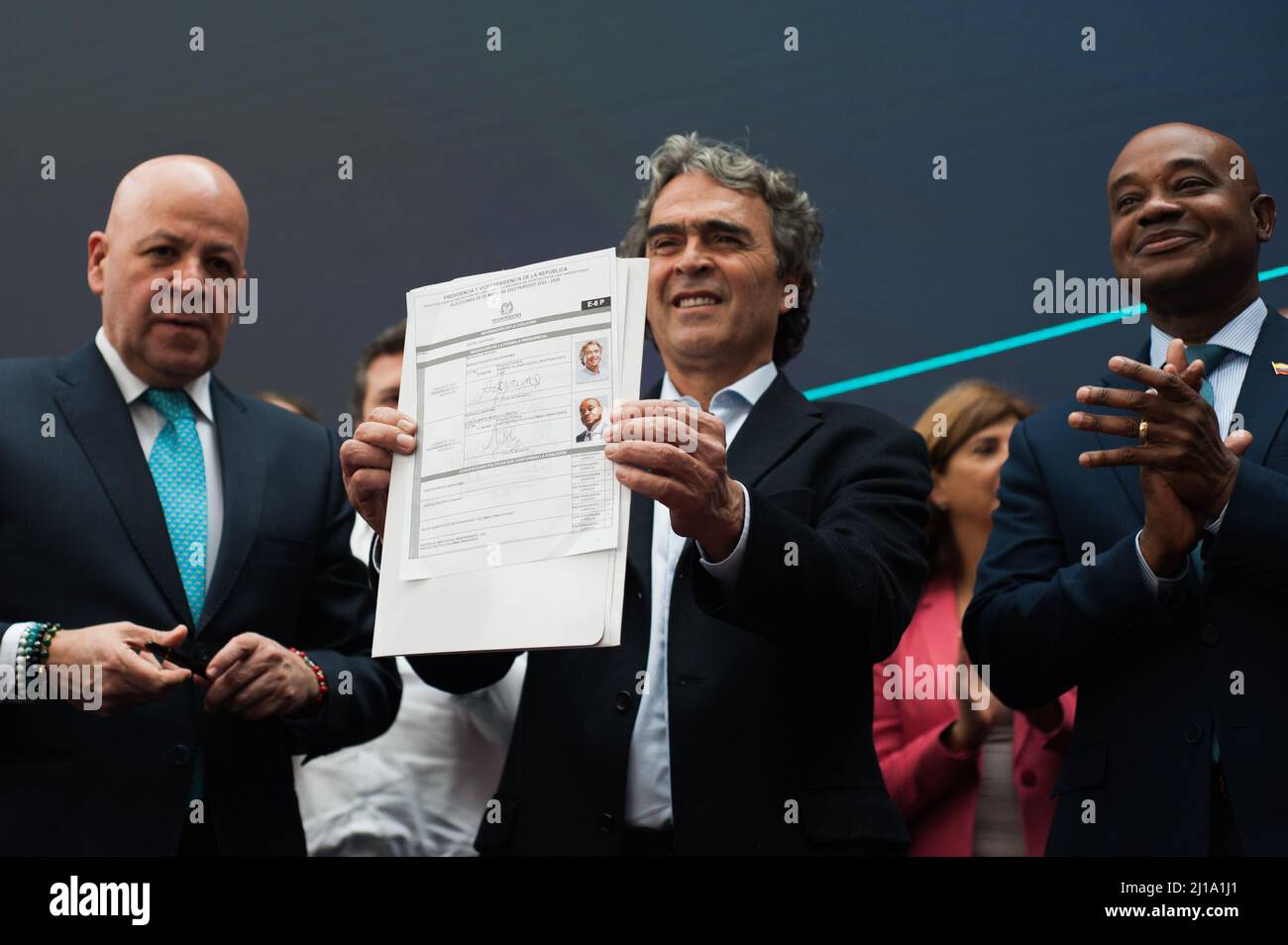 Bogota, Colombia. 23rd Mar, 2022. Presidential Candidate for the political alliance 'Coalicion Centro Esperanza' Sergio Fajardo signs his presidential candidacy with his running mate Luis Gilberto Murillo in Bogota, Colombia on March 23, 2022. Credit: Long Visual Press/Alamy Live News Stock Photo