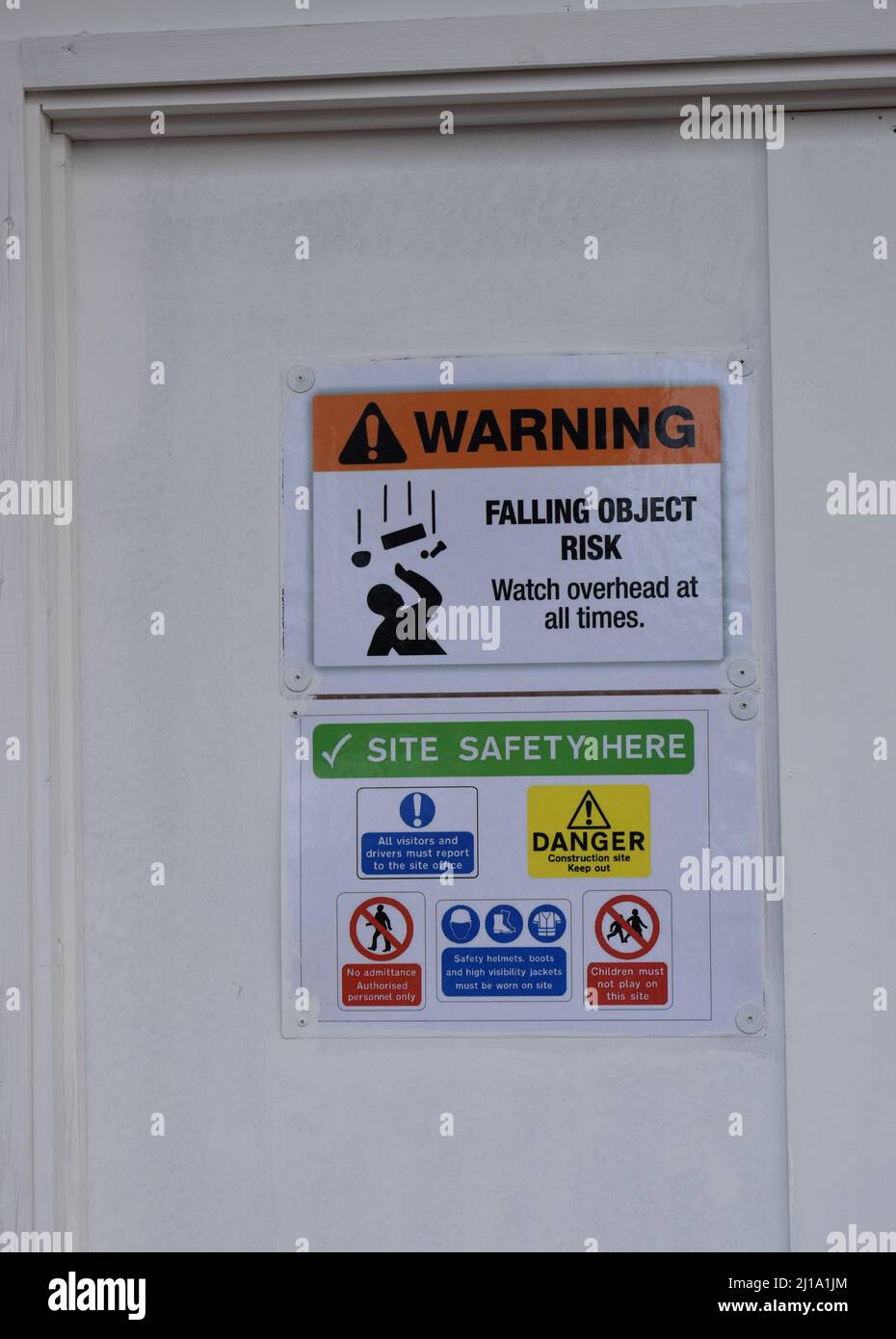 Object falling hi-res stock photography and images - Alamy