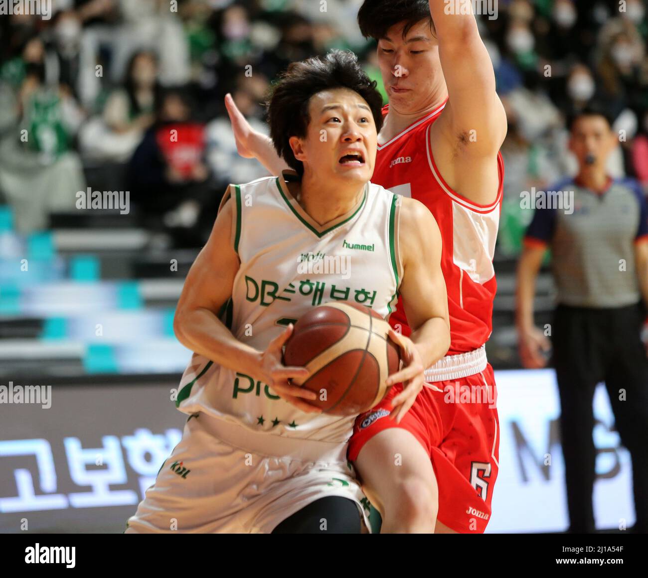 09th Mar, 2021. Lee Jung-hyun in action Jeonju KCC Egis' Lee Jung-hyun (L)  dribbles the ball during a Korean Basketball League game against the Busan  KT Sonicboom in Busan, 450 kilometers southeast