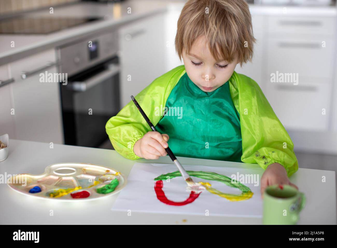 Child paint brush canvas hi-res stock photography and images - Page 12 -  Alamy
