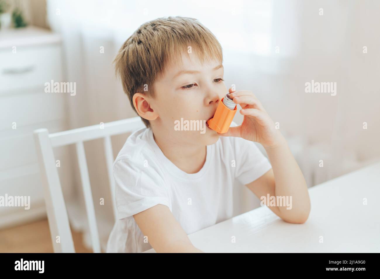 Asthma attack boy hi-res stock photography and images - Alamy