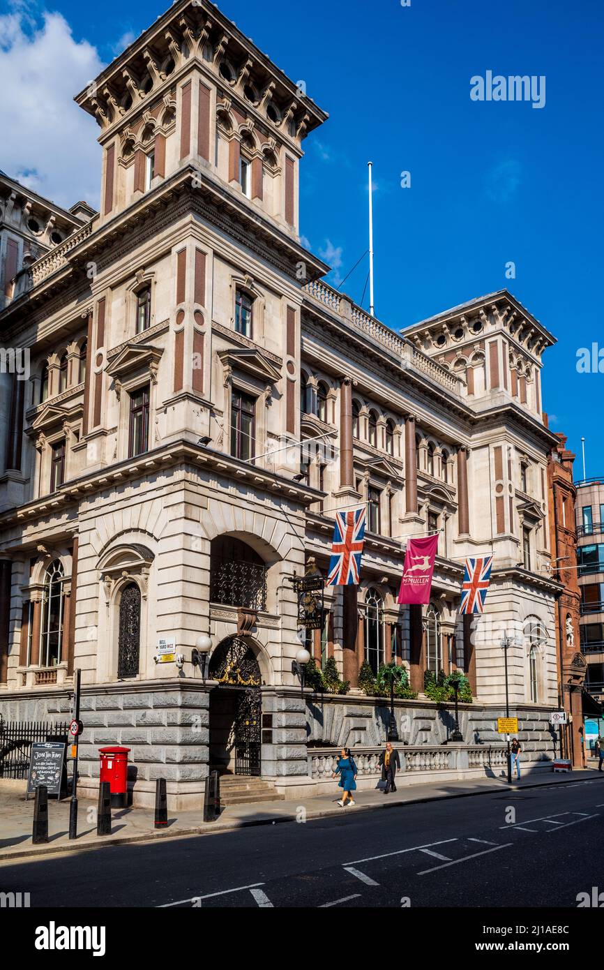 The Old Bank of England Pub at 194 Fleet St in Central London - Built in 1886 the Law Court's branch of the Bank of England until 1975. McMullens Pub. Stock Photo