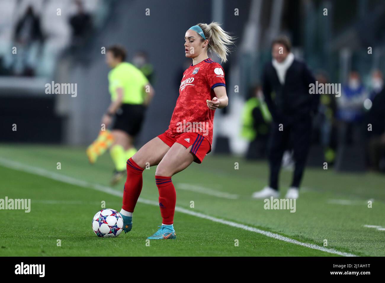 Ellie Carpenter of Olympique Lyon controls the ball during the UEFA ...