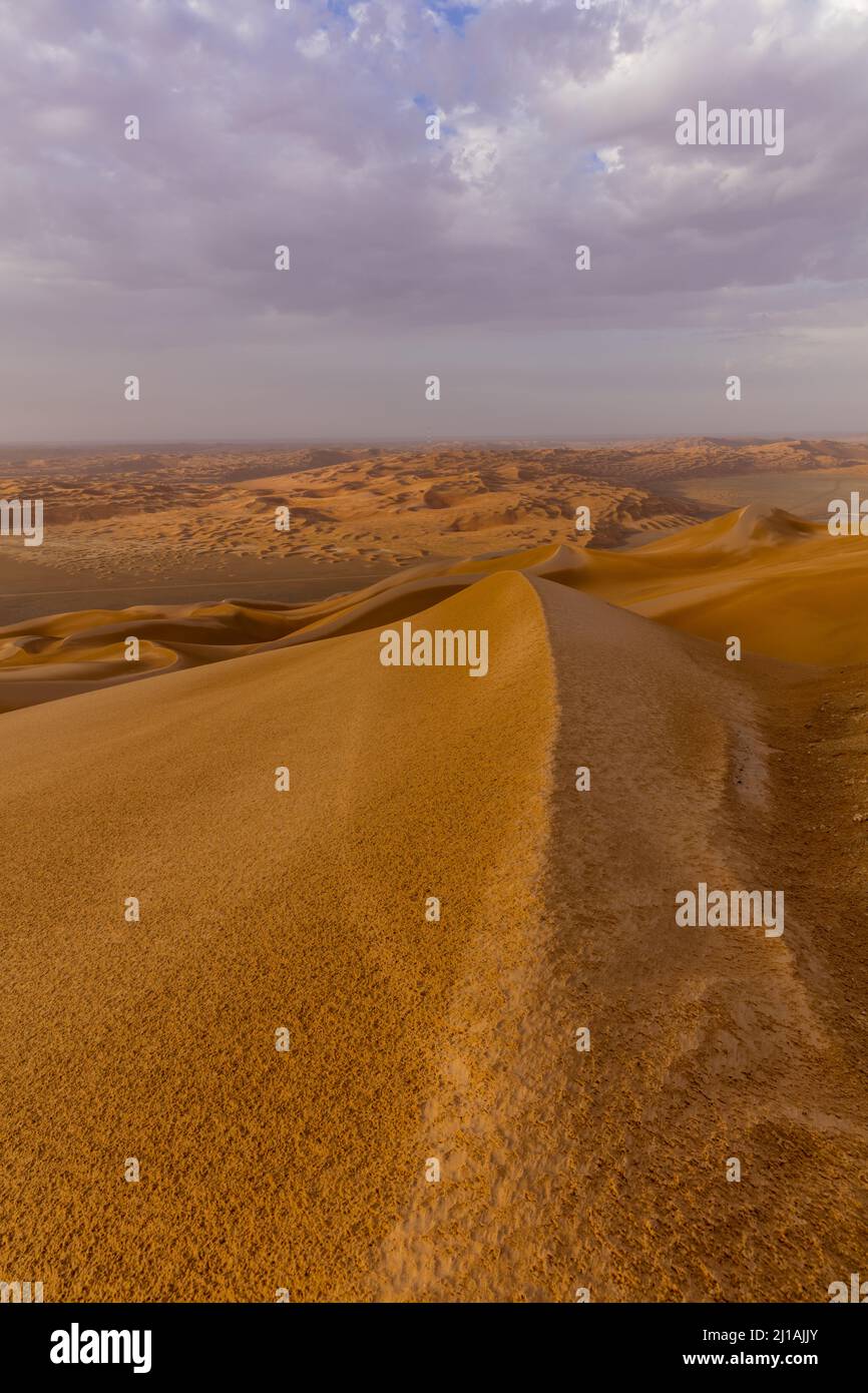 Endless dunes of the Rub'al Khali aka the Empty Quarter Desert, Abu ...