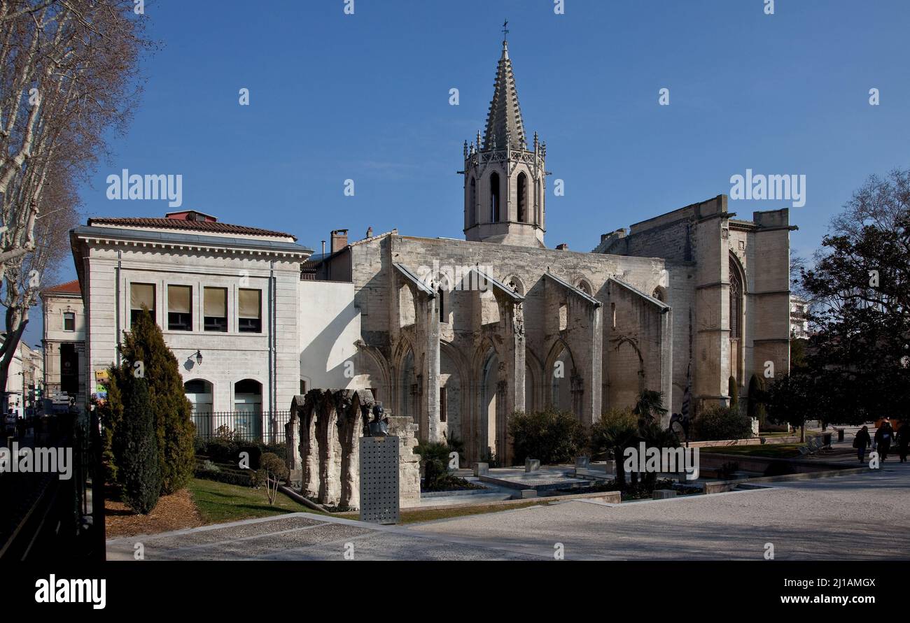 Frankr Avignon Temple Saint-Martial 59715 Evangelische Kirche von Süden links Reste des Kreuzgangs Stock Photo
