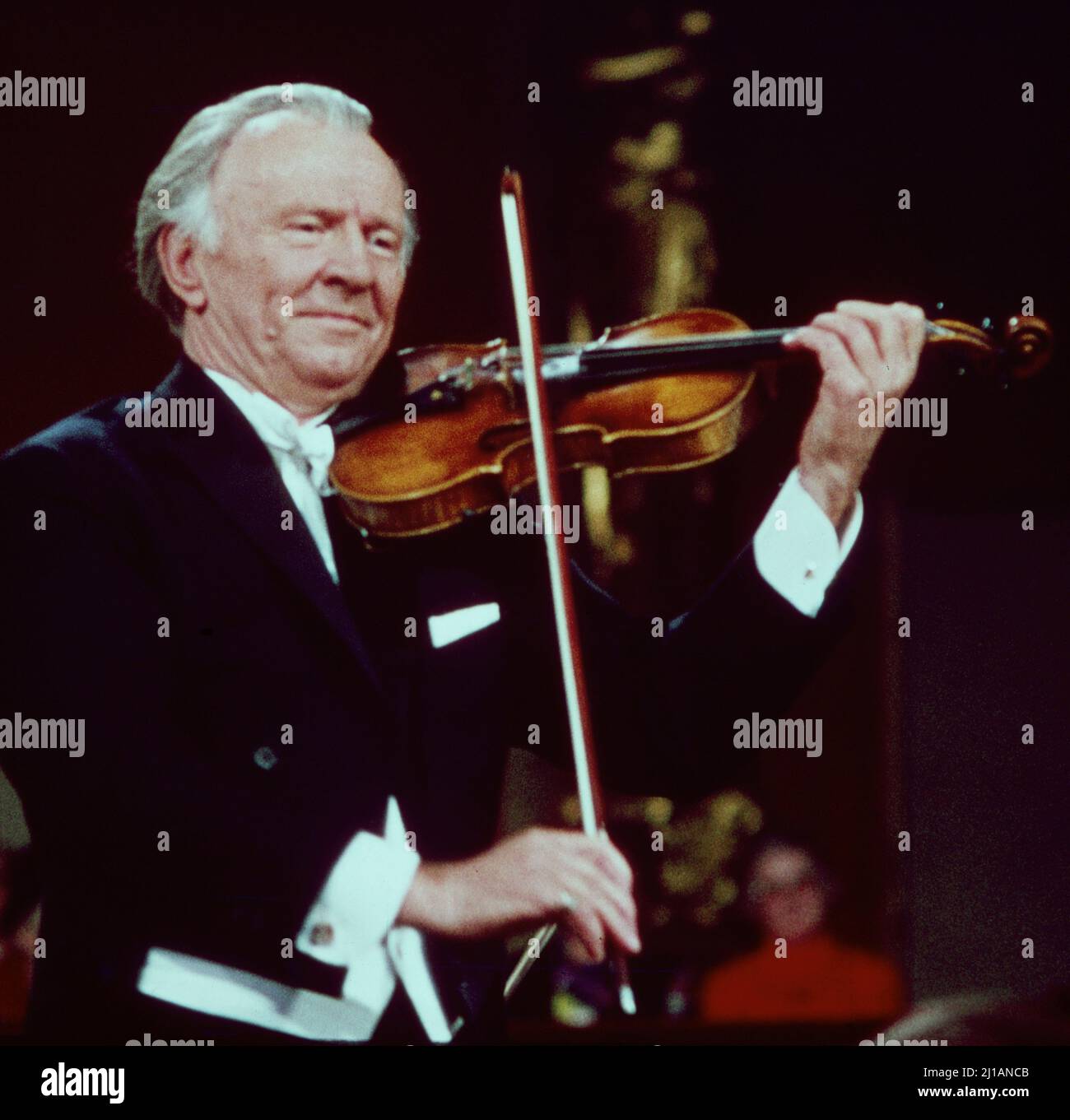 Willi Boskovsky, österreichischer Violinist und Dirigent bei einem 