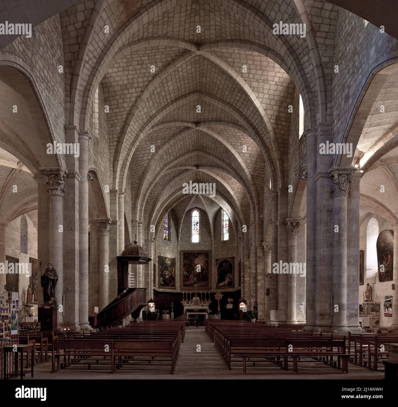 Frankr St-Gilles-du-Gard Abteikirche 60079 Innenraum n Osten historisierender Wiederaufbau des 17 Jh im Sinne einer späten fortlebenden Gotik Stock Photo