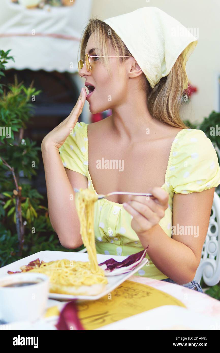 Happy Young Woman Eating Pasta In Italian Restaurant Stock Photo Alamy happy-young-woman-eating-pasta-in-italian-restaurant-stock-photo-alamy