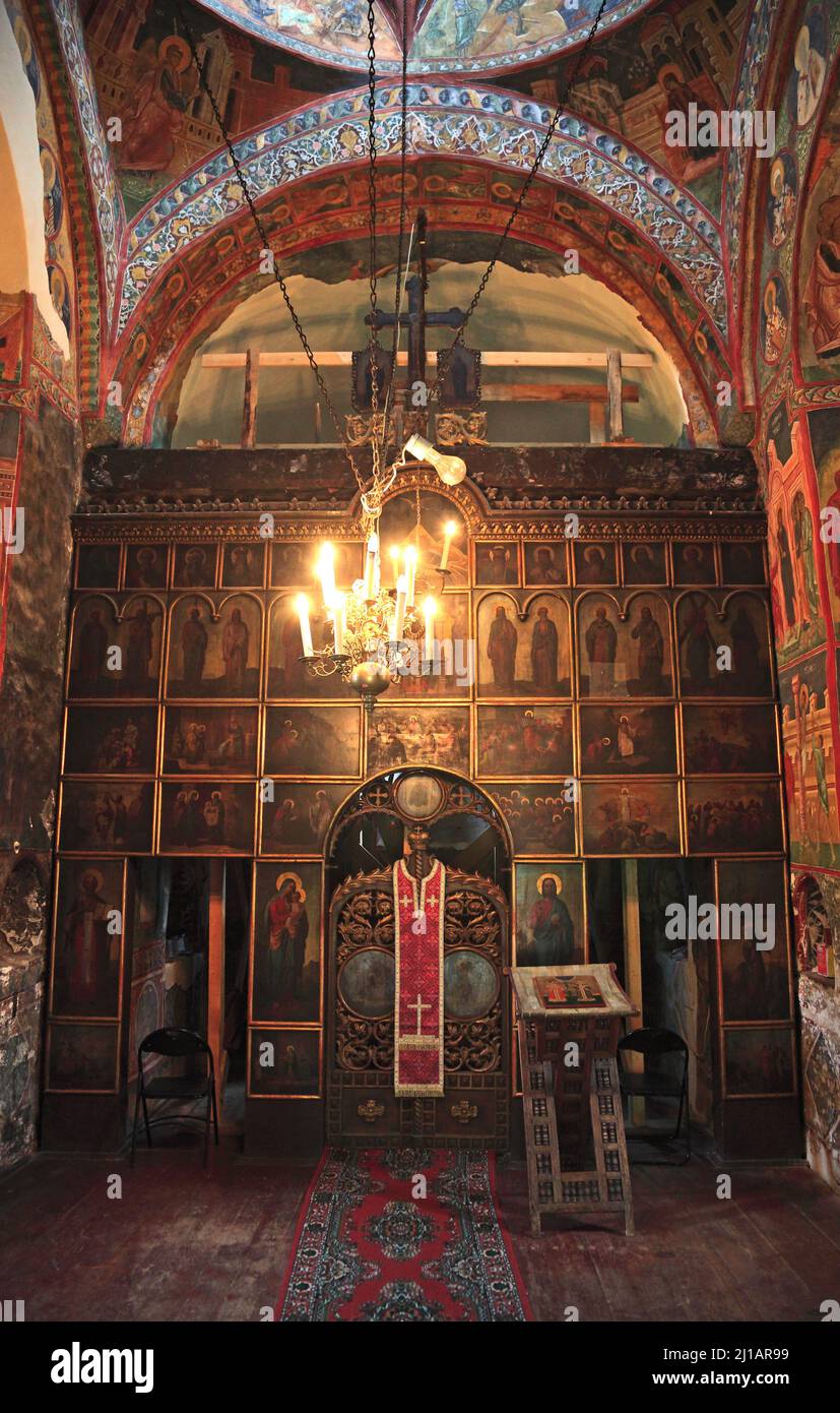 Moldauklöster, Rumänien, Die 1487 erbaute Heiligkreuzkirche von Patrauti bei Suceava ist die kleinste Kirche Stephans des Großen, Votivbemalung im Inn Stock Photo