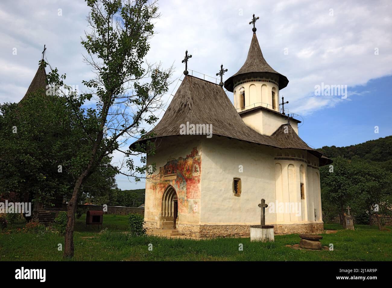 Moldauklöster, Rumänien, Die 1487 erbaute Heiligkreuzkirche von Patrauti bei Suceava ist die kleinste Kirche Stephans des Großen  /  the church of Pat Stock Photo