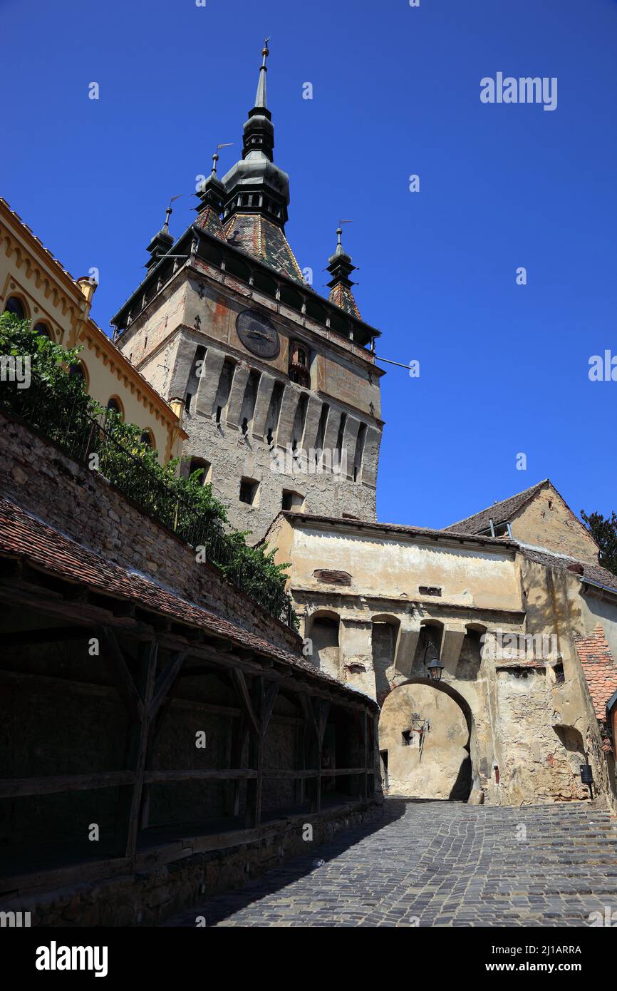 Der Stundturm, Turnul cu Ceas, Sighisoara, Schäßburg, Saxoburgum, im Kreis Mures in Siebenbürgen, Rumänien. Ihr historisches Zentrum wurde 1999 zum Un Stock Photo