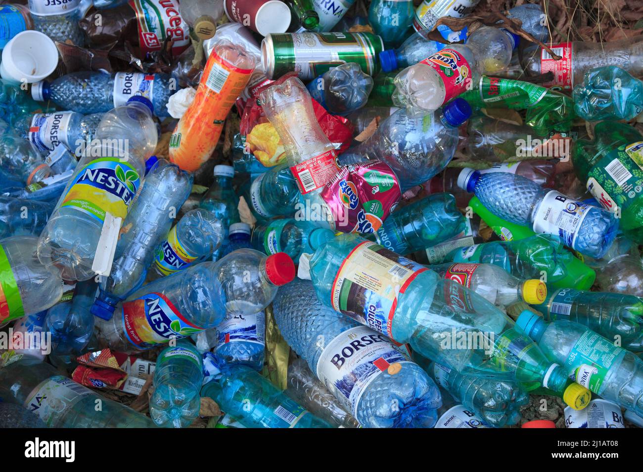 Plastikflaschen, Umweltverschmutzung, wilde Müllablagerung  /  Plastic bottles, pollution, wild garbage dumping  (Aufnahmedatum kann abweichen) Stock Photo
