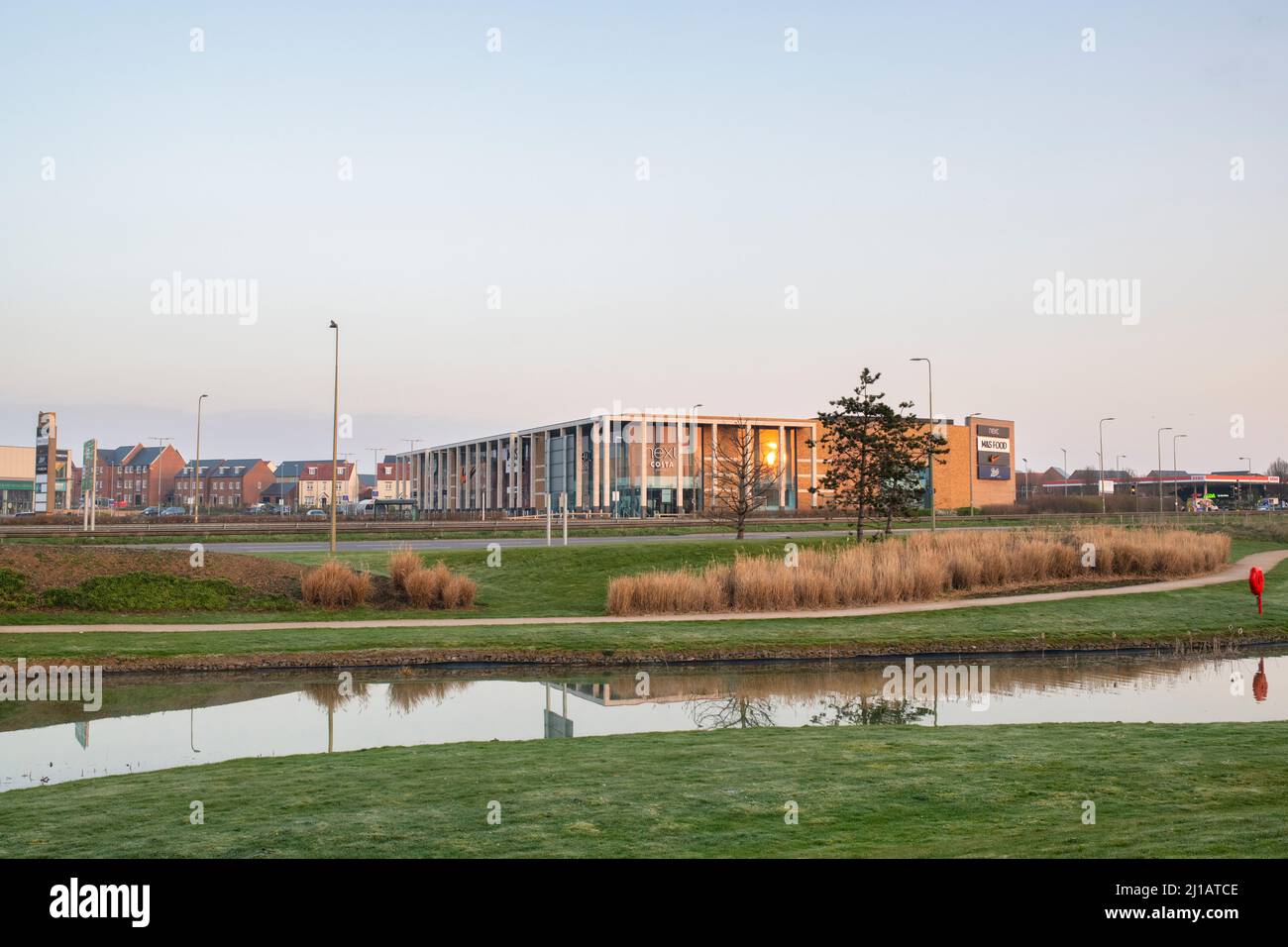 Bicester shopping park early morning at sunrise. Bicester, Oxfordshire, England Stock Photo