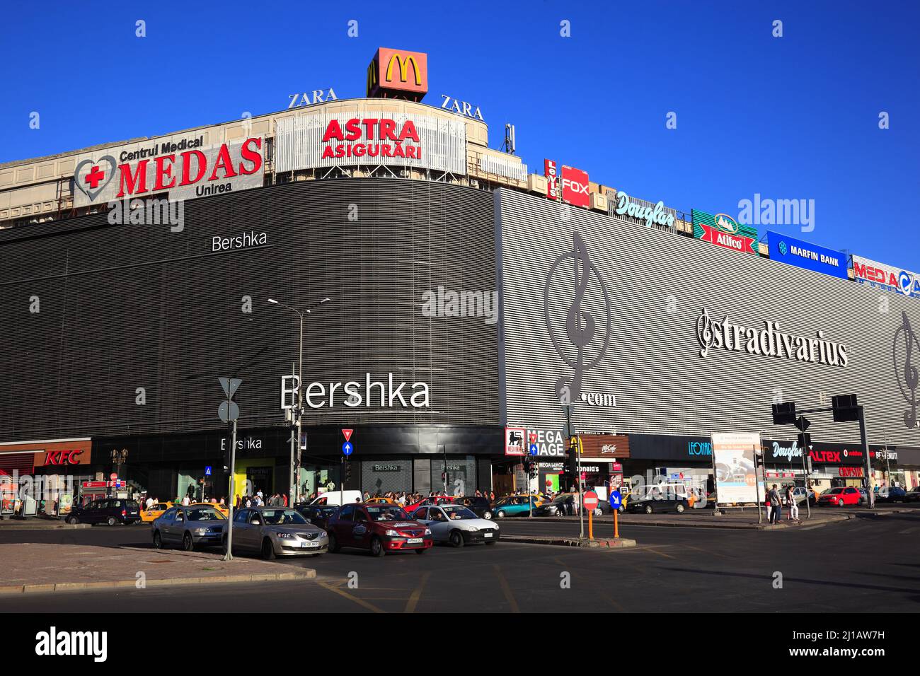 Bershka shopping hi-res stock photography and images - Page 2 - Alamy