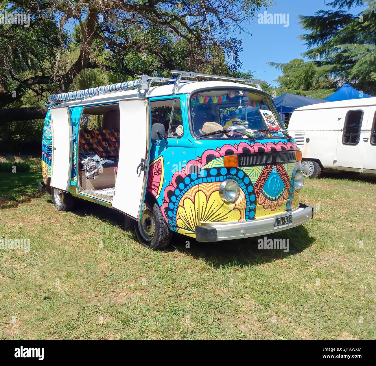 Volkswagen Bus Hippie Style Flowers · Creative Fabrica