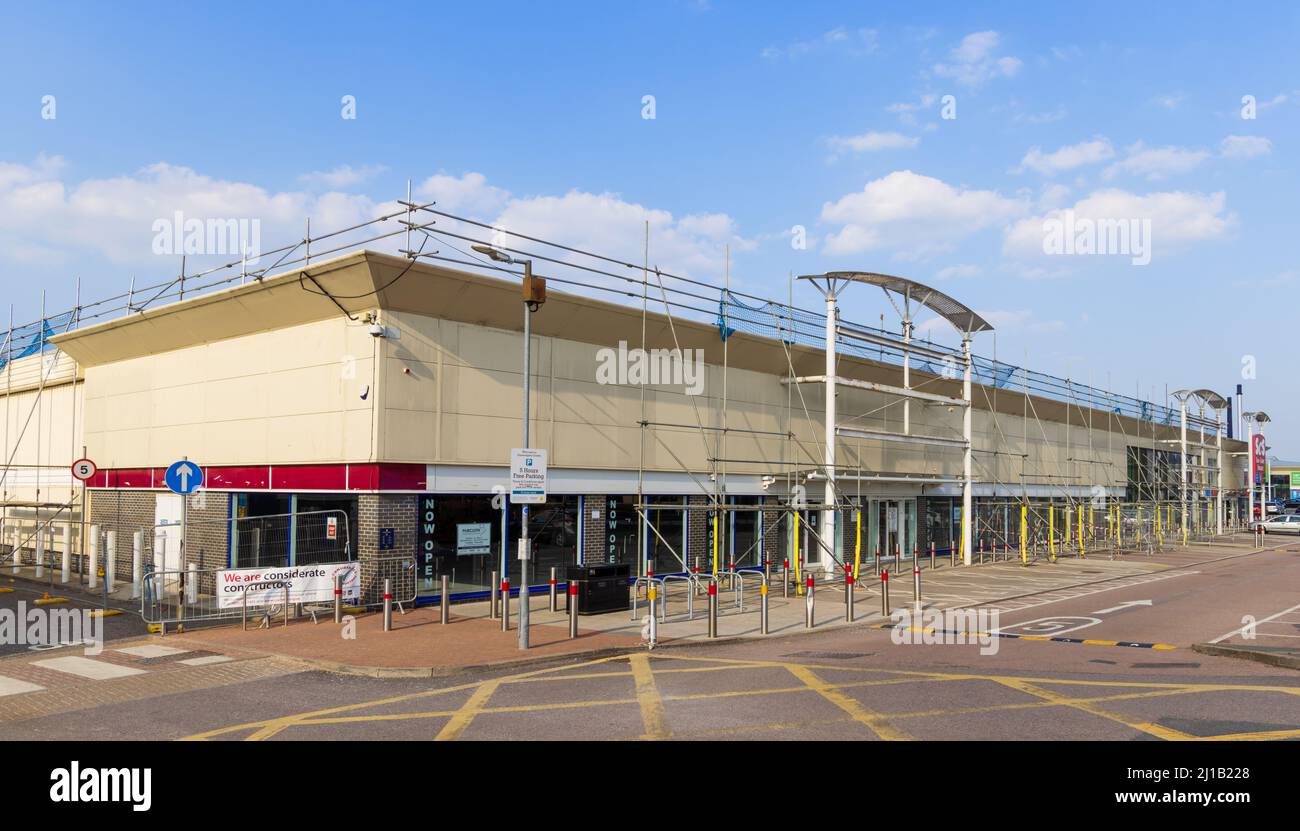 Maintenance and refurbishment to a large retail unit at the Queensgate Centre, Harlow, Essex, owned by the Crown Estate. Stock Photo