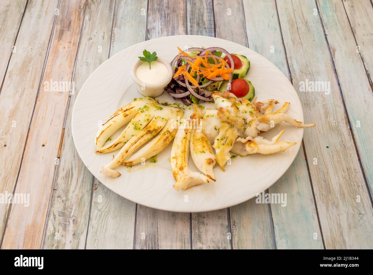 Cuttlefish has qualities very similar to those of squid, but it has