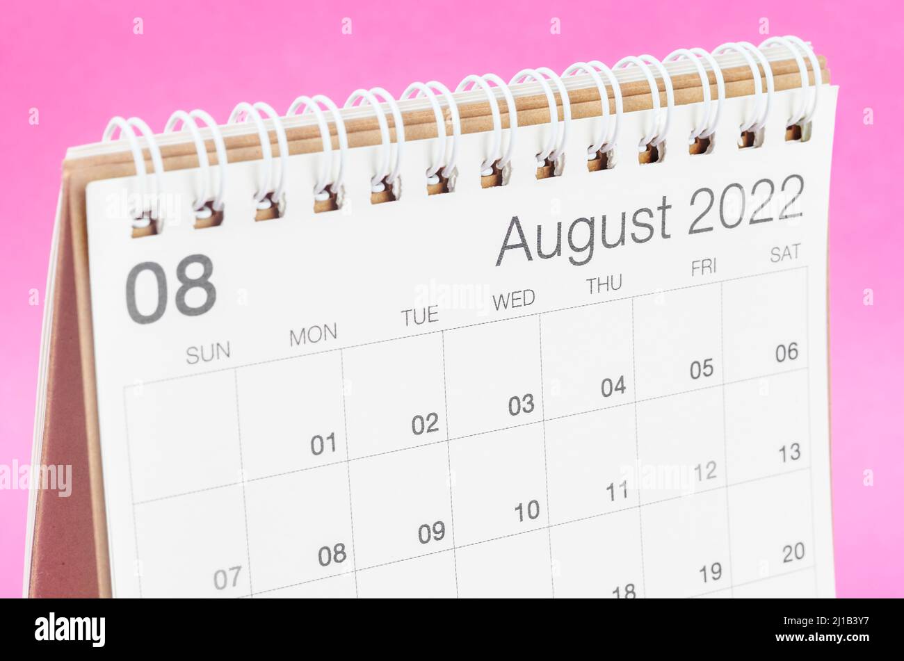 The August 2022 desk calendar on pink background. Stock Photo