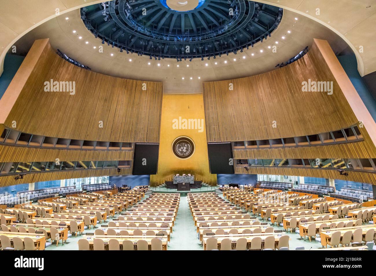GENERAL ASSEMBLY HALL IN THE UNITED NATIONS ORGANIZATION HEADQUARTERS IN NEW YORK, PEACE IN THE WORLD, UNO, MIDTOWN MANHATTAN, NEW YORK CITY, NEW YORK, USA Stock Photo