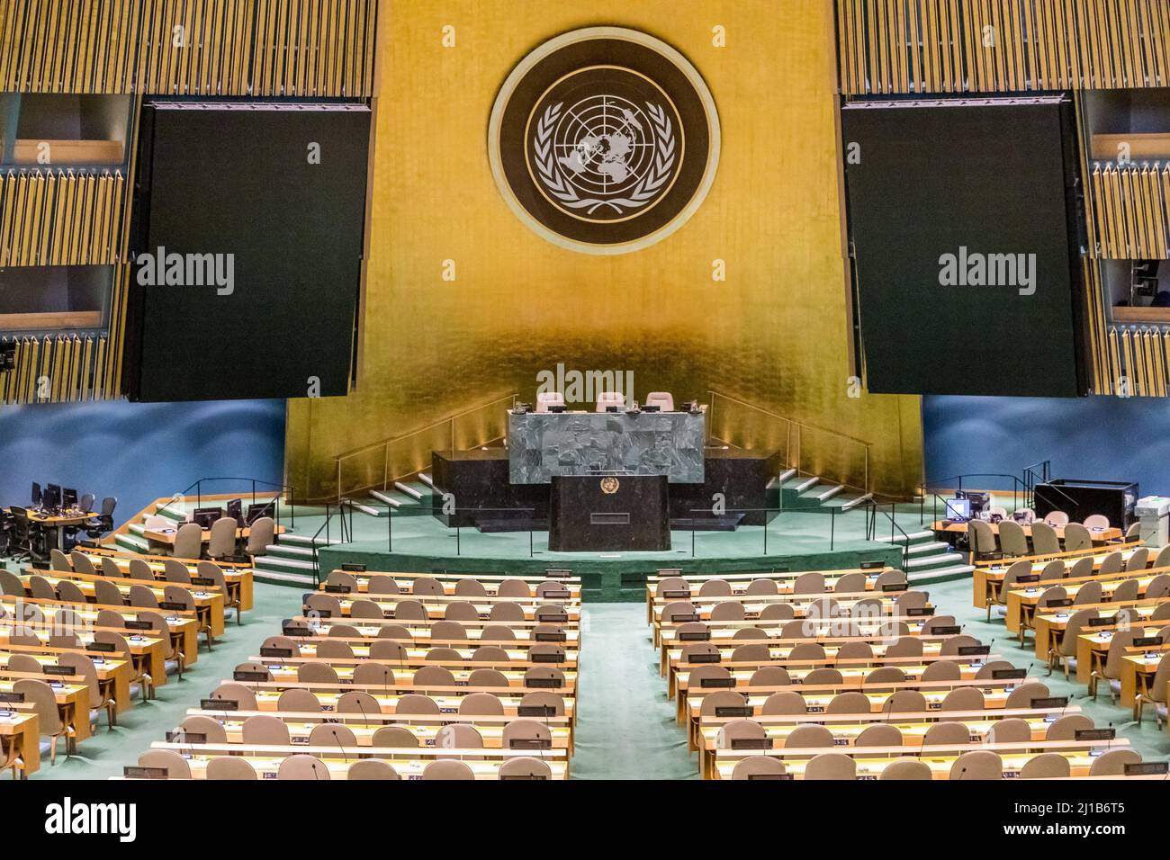 GENERAL ASSEMBLY HALL OF THE UNITED NATIONS ORGANIZATION HEADQUARTERS IN NEW YORK, PEACE IN THE WORLD, UNO, MIDTOWN MANHATTAN, NEW YORK CITY, NEW YORK, USA Stock Photo