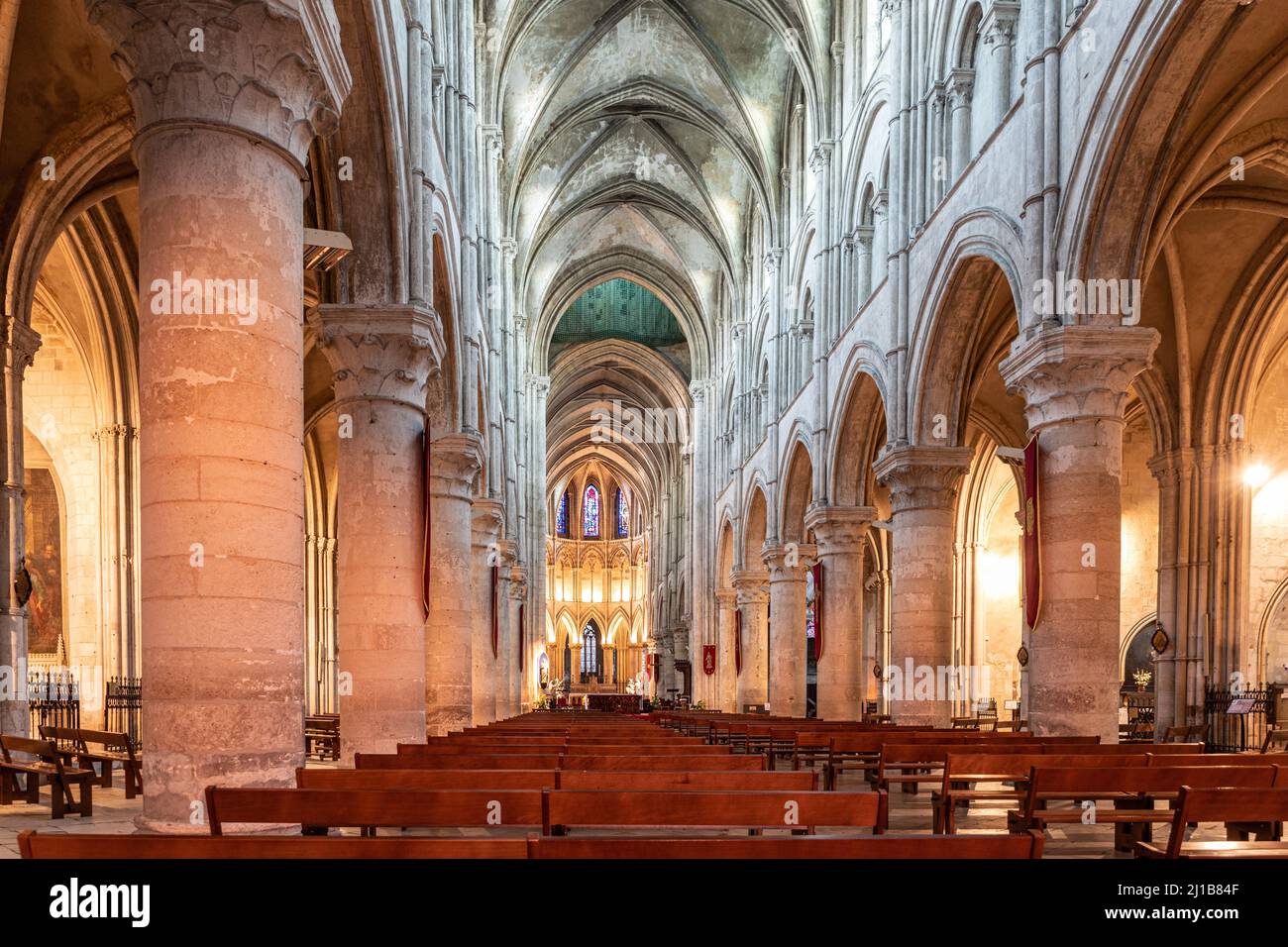 MAIN NAVE AND CHOIR, INTERIOR OF THE SAINT-PIERRE CATHEDRAL, NORMAN OGIVAL (GOTHIC) STYLE, SAINTE-THERESE WATCHES OVER THE SUNDAY MASS, LISIEUX, PAYS D'AUGE, CALVADOS, NORMANDY, FRANCE Stock Photo