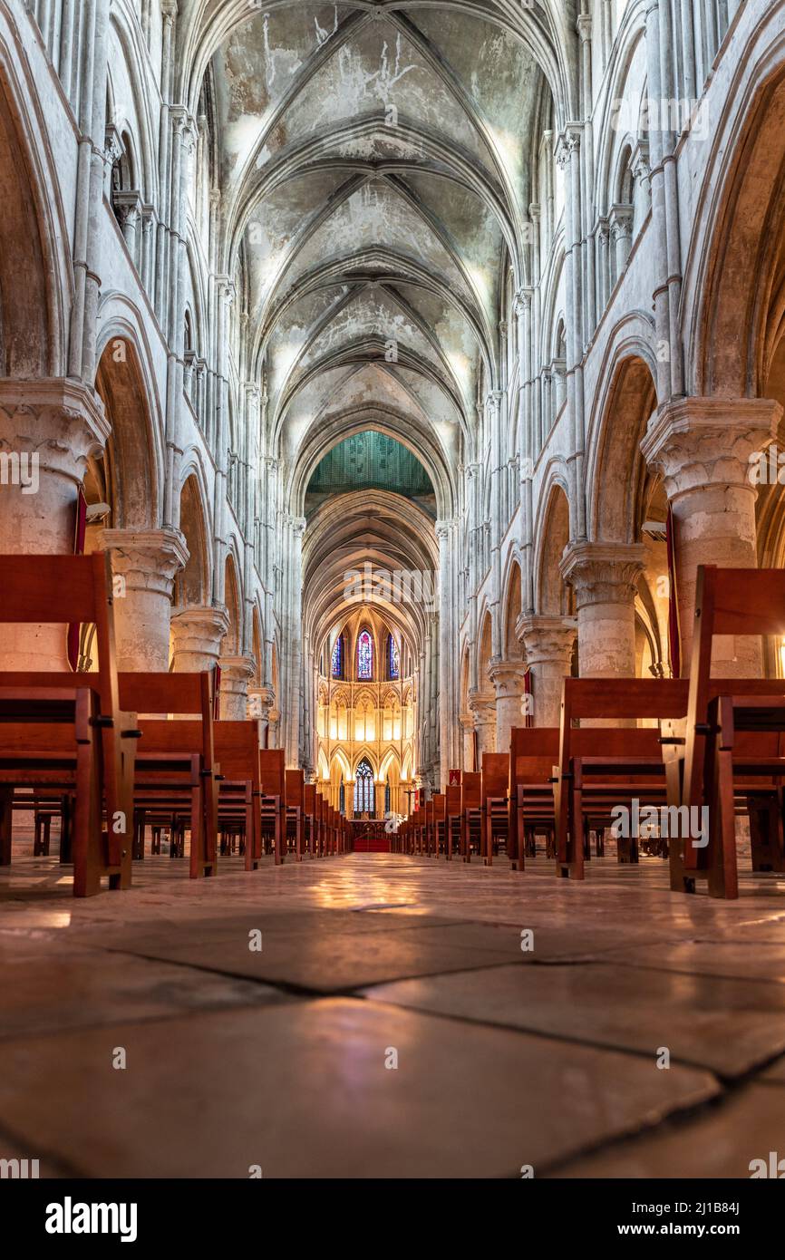 MAIN NAVE AND CHOIR, INTERIOR OF THE SAINT-PIERRE CATHEDRAL, NORMAN OGIVAL (GOTHIC) STYLE, SAINTE-THERESE WATCHES OVER THE SUNDAY MASS, LISIEUX, PAYS D'AUGE, CALVADOS, NORMANDY, FRANCE Stock Photo