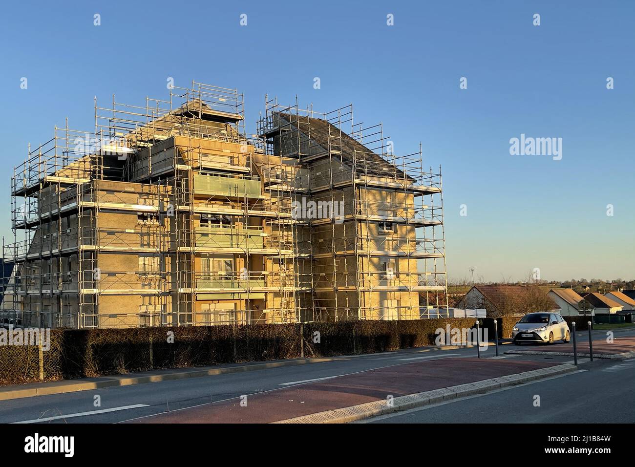 SCAFFOLDING FOR EXTERIOR RESTORATION AND RENOVATION WORK ON A SUBSIDIZED HOUSING APARTMENT BUILDING,  RUGLES, EURE, FRANCE Stock Photo