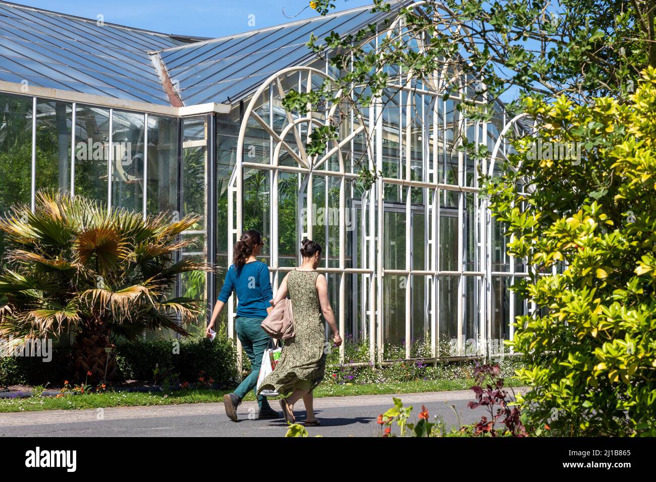 Big garden architecture hi-res stock photography and images - Alamy