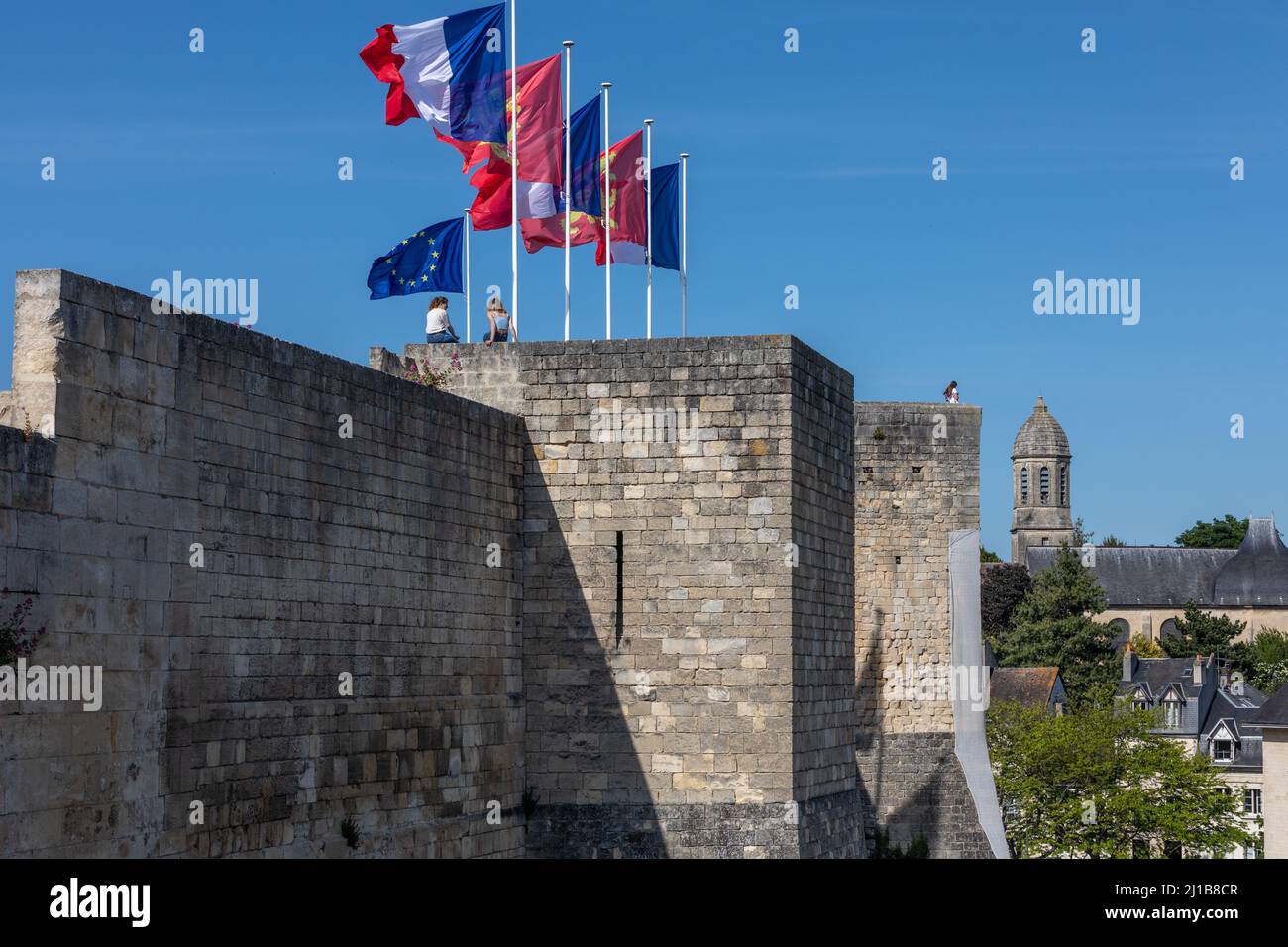 YOUNG WOMEN ON THE RAMPARTS OF THE CASTLE OF CAEN BUILT AROUND 1060 (11TH CENTURY) BY WILLIAM THE CONQUEROR, RESIDENCE OF THE DUKES OF NORMANDY, CAEN (14), NORMANDY, FRANCE Stock Photo