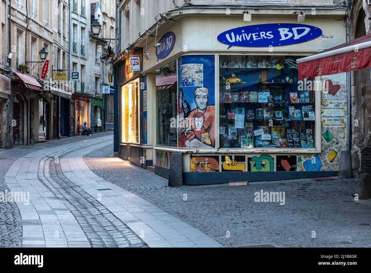 UNIVERS BD (COMIC STRIPS), AMBIANCE ON THE RUE FROIDE, CAEN, CALVADOS, NORMANDY, FRANCE Stock Photo
