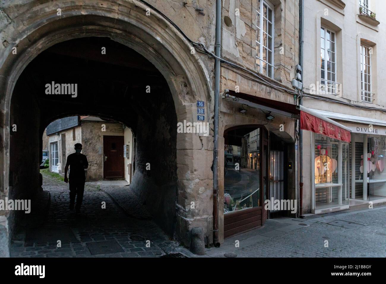 AMBIANCE ON THE RUE FROIDE, CAEN, CALVADOS, NORMANDY, FRANCE Stock Photo
