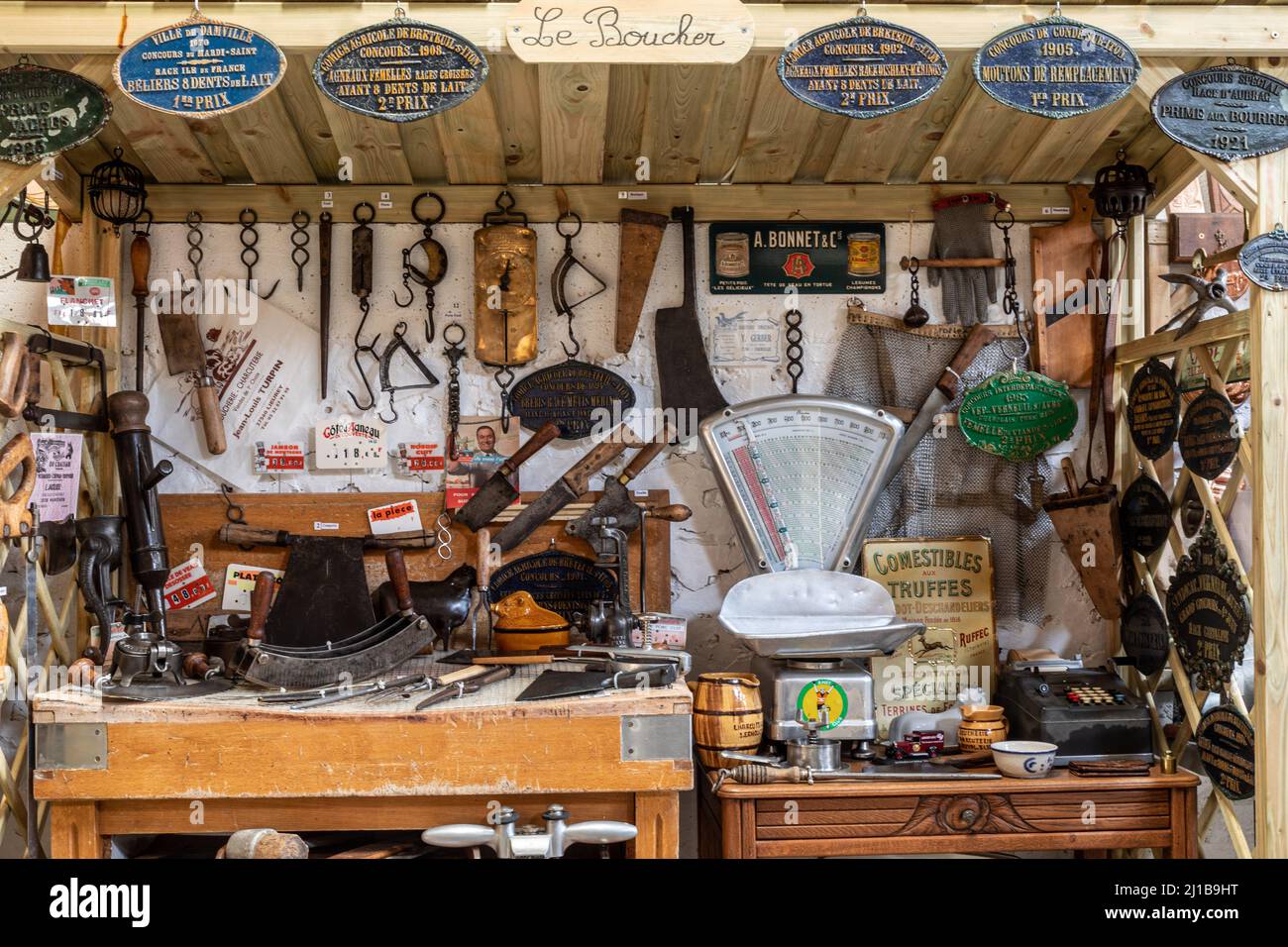 BUTCHER'S STAND AND TOOLS, MUSEUM OF LIFE AND METIERS OF THE PAST, BRETEUIL, EURE, NORMANDY, FRANCE Stock Photo
