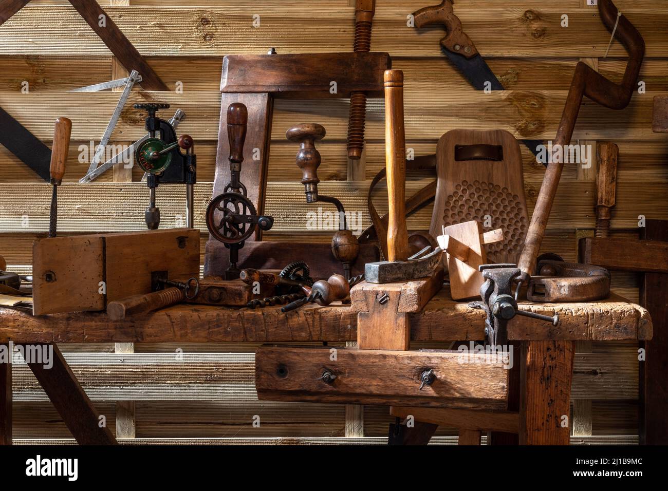 THE TOOLS OF THE WOODWORKER AND CABINET-MAKER, MUSEUM OF LIFE AND METIERS OF THE PAST, BRETEUIL, EURE, NORMANDY, FRANCE Stock Photo