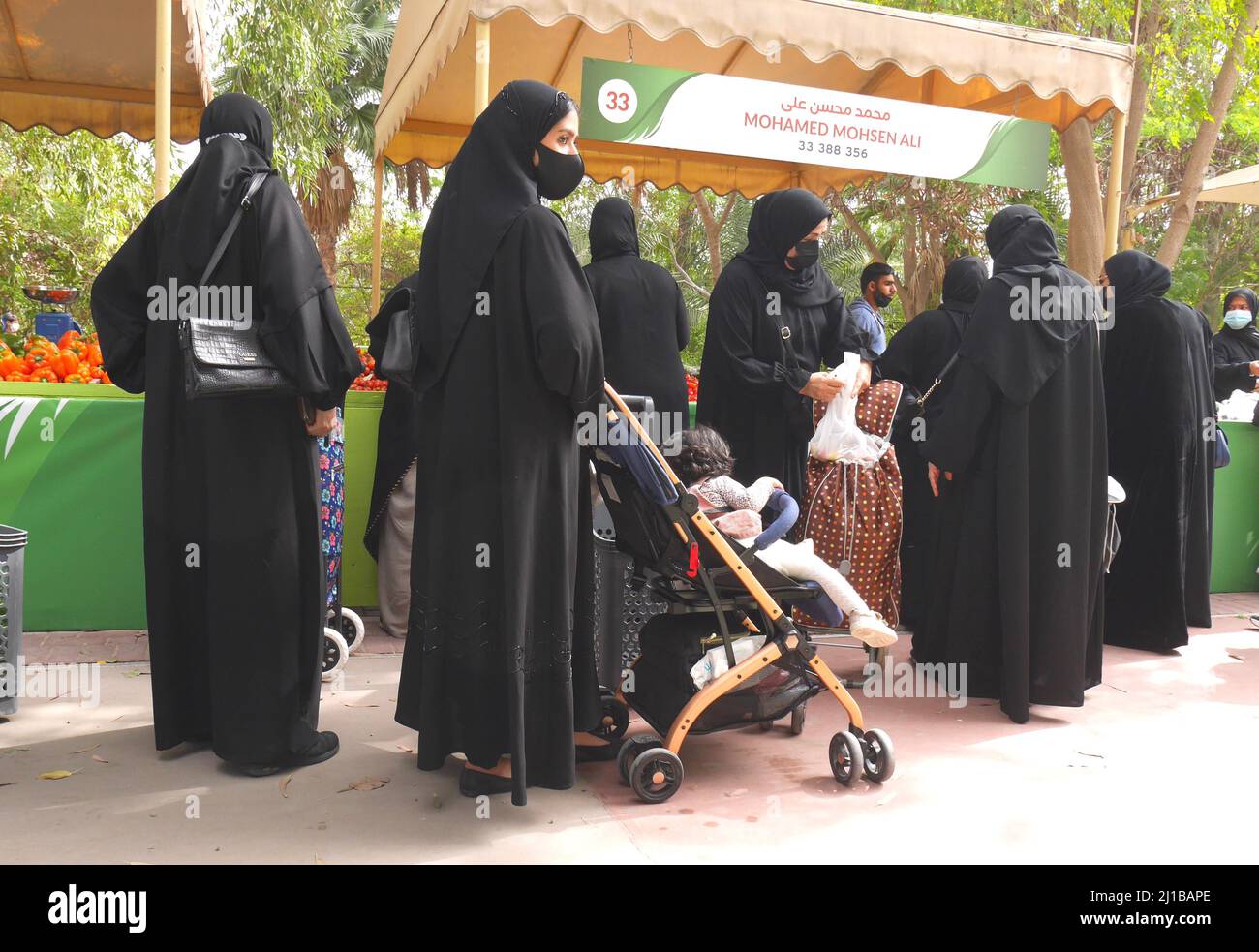 Bahraini dress hires stock photography and images Alamy