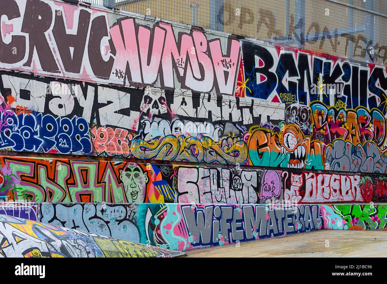 The Garden of the Three Chimneys: Barcelona's graffiti temple - ALTINNOV