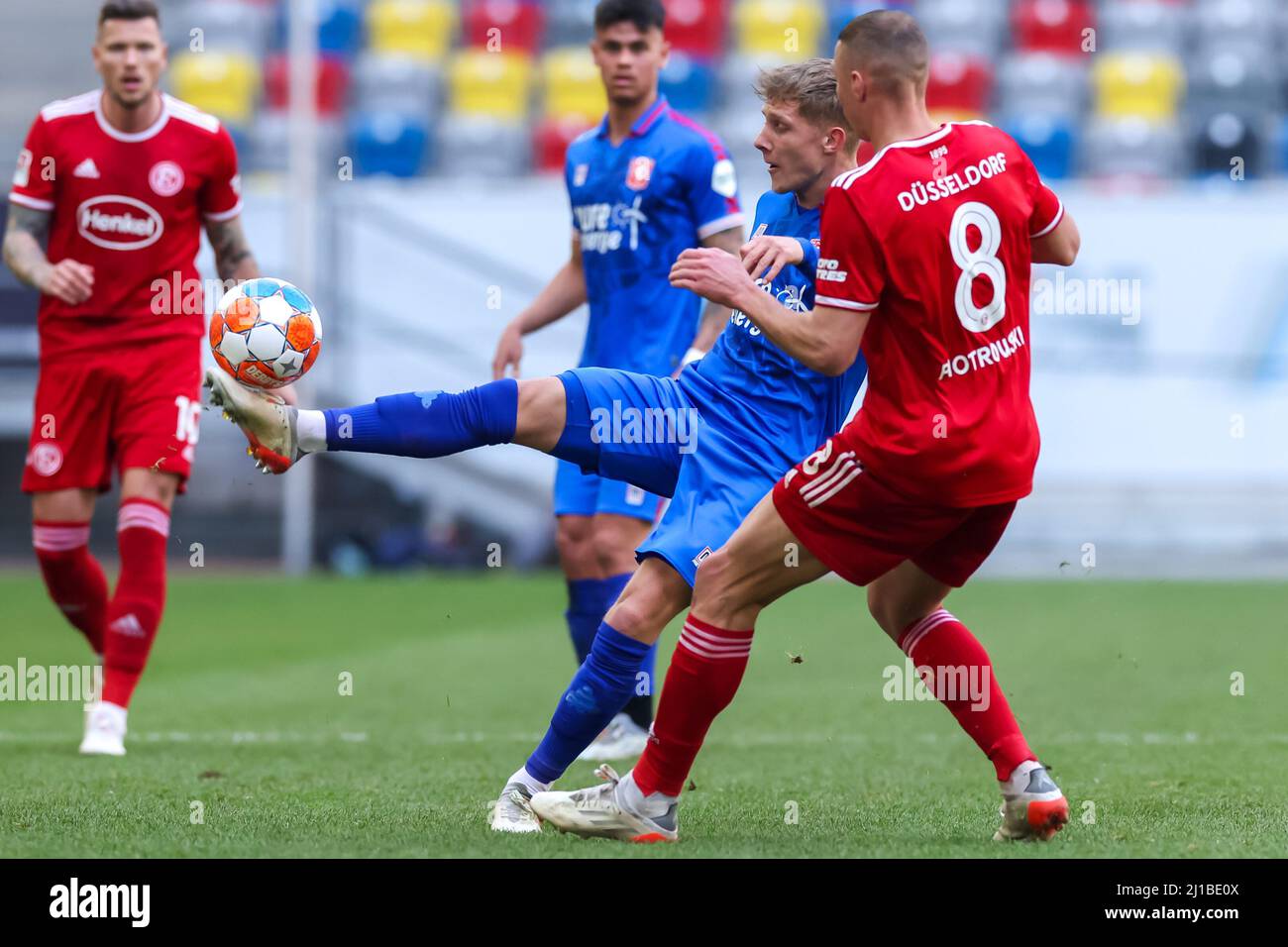 DUSSELDORF, GERMANY - MARCH 24: Jesse Bosch of FC Twente controls the ball during the Friendly match between Fortuna Dusseldorf and FC Twente at the Merkur Spielarena on March 24, 2022 in Dusseldorf, Germany (Photo by Marcel ter Bals/Orange Pictures) Stock Photo