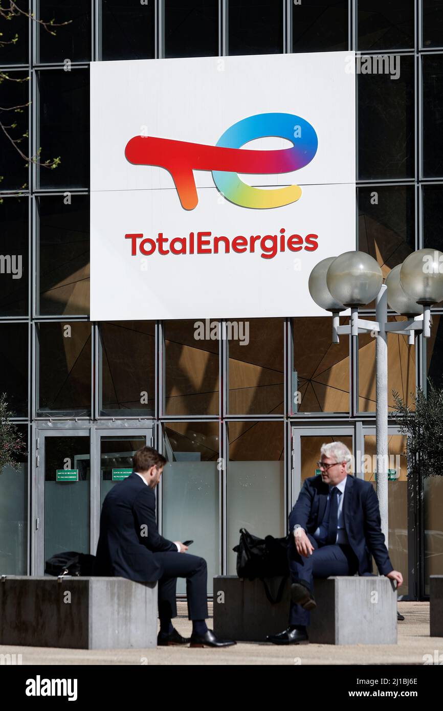 Totalenergies logo hi-res stock photography and images - Alamy