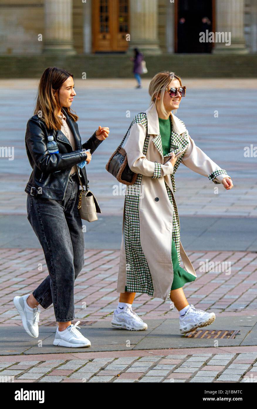 Women enjoying a day out socializing hi-res stock photography and ...